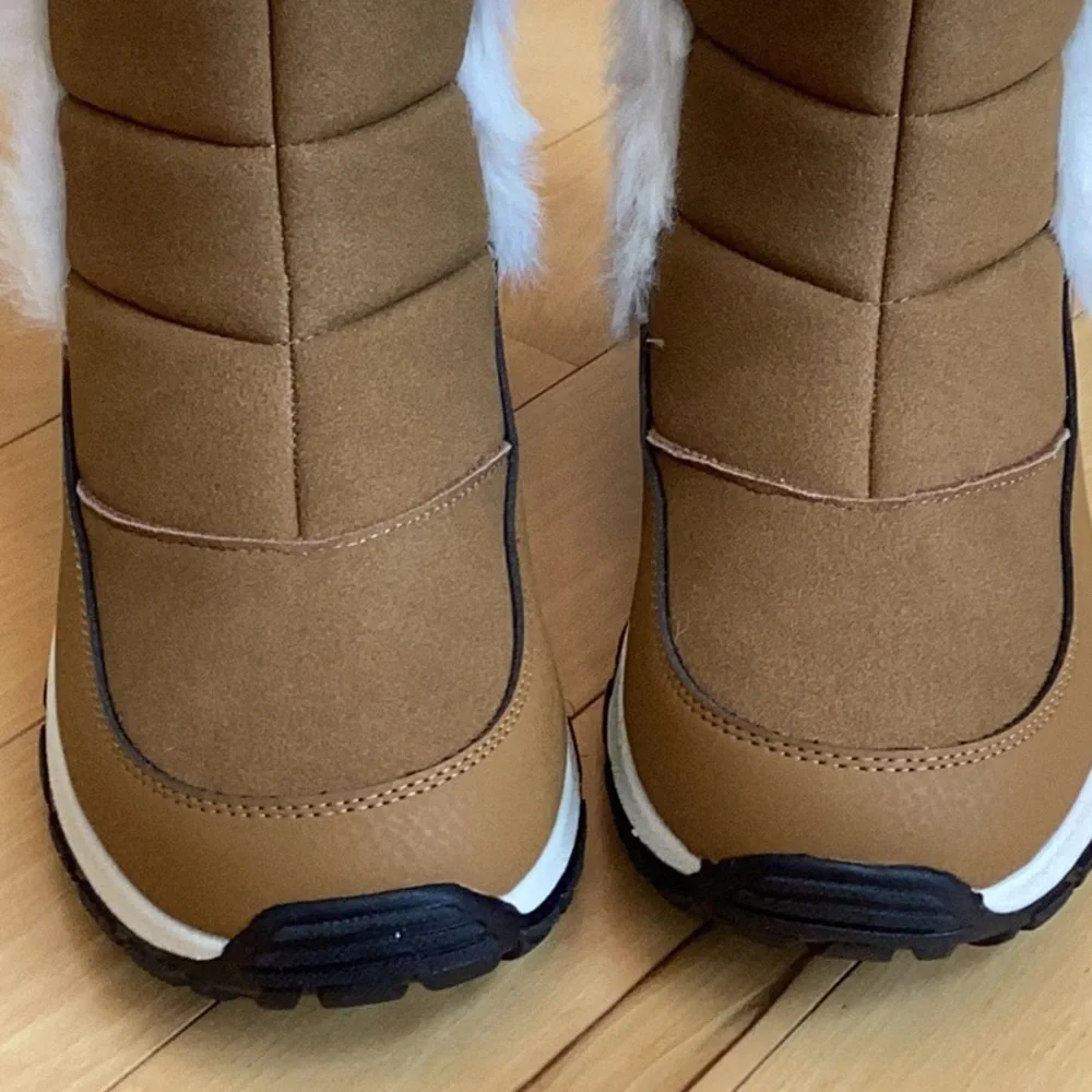 Lands End Expedition faux fur lined puffer snow boots. Women’s size 8.5